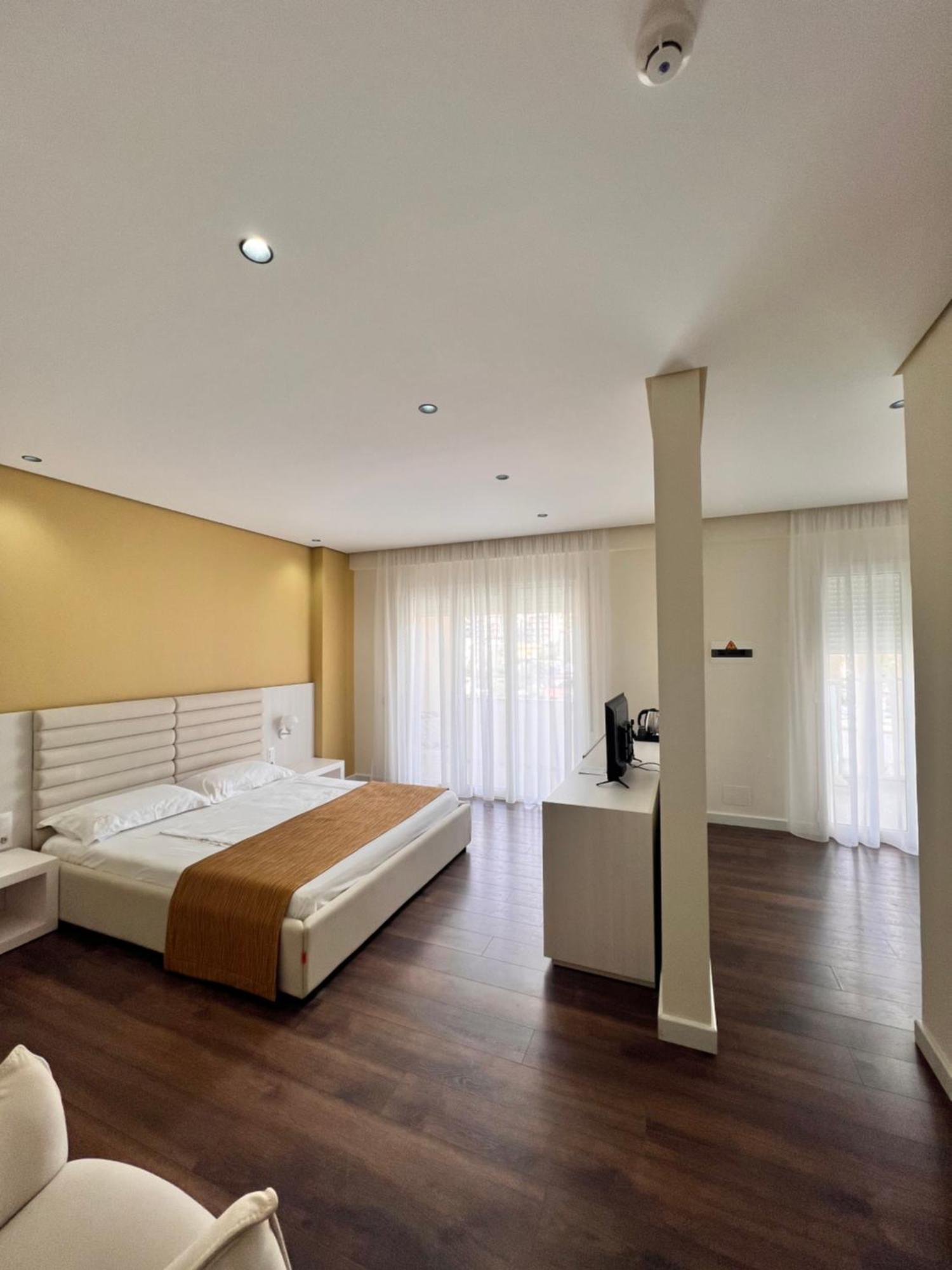 Maxi Room Vlorë 外观 照片